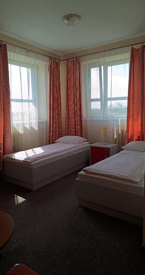 Auberge de jeunesse Sami Swoi Kutno Extérieur photo