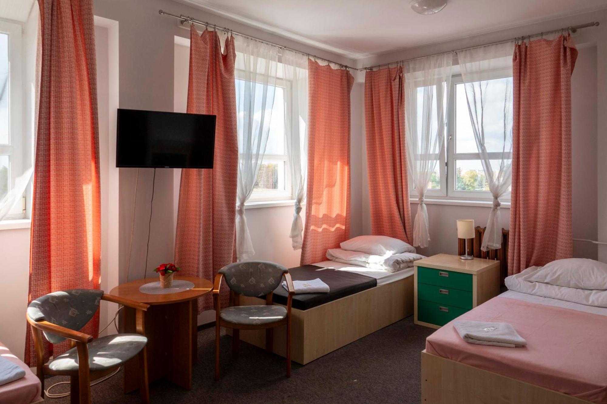 Auberge de jeunesse Sami Swoi Kutno Extérieur photo