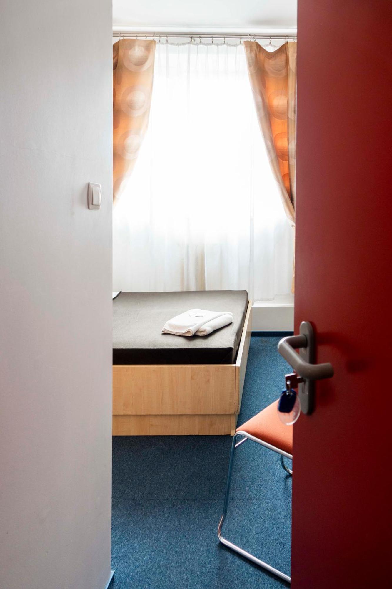 Auberge de jeunesse Sami Swoi Kutno Extérieur photo
