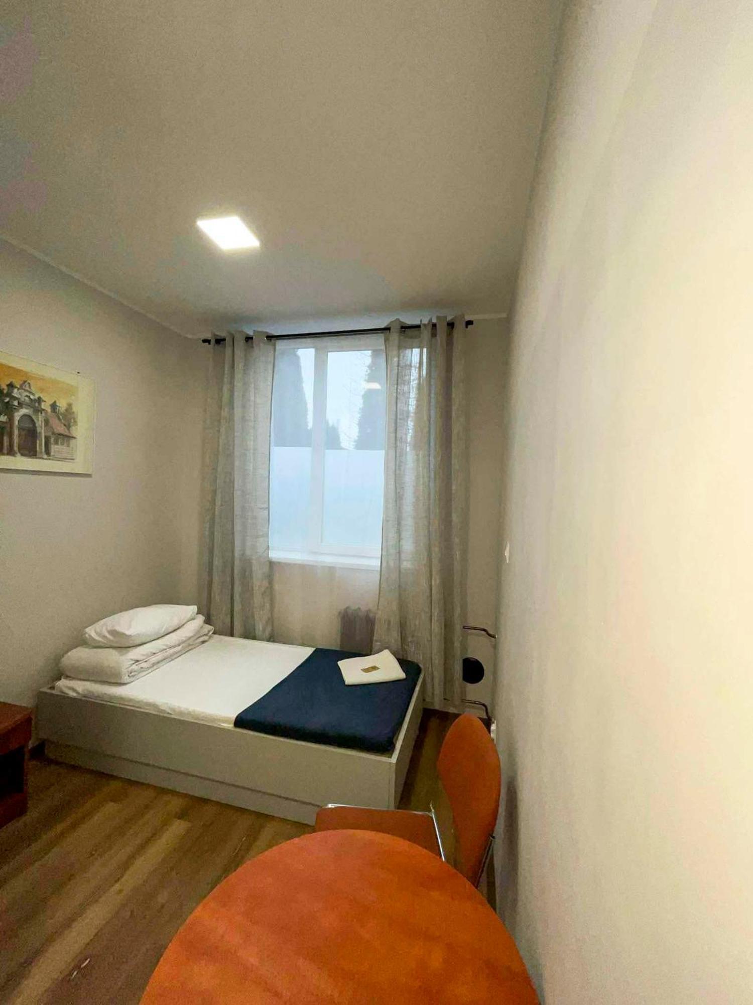 Auberge de jeunesse Sami Swoi Kutno Extérieur photo