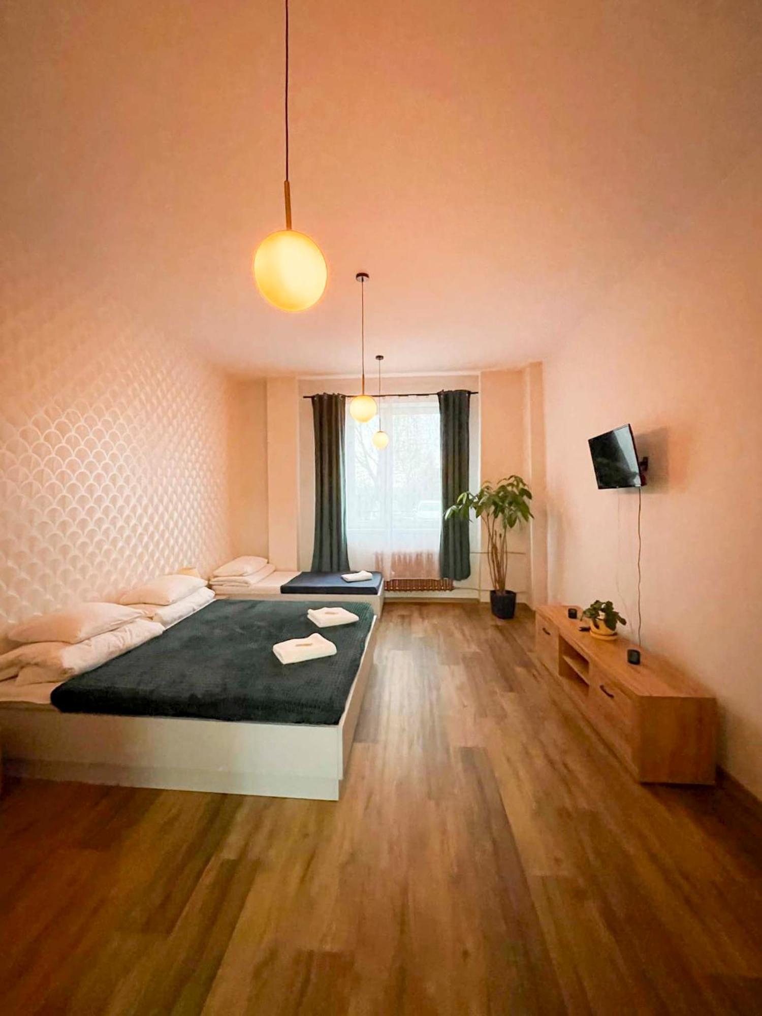 Auberge de jeunesse Sami Swoi Kutno Extérieur photo