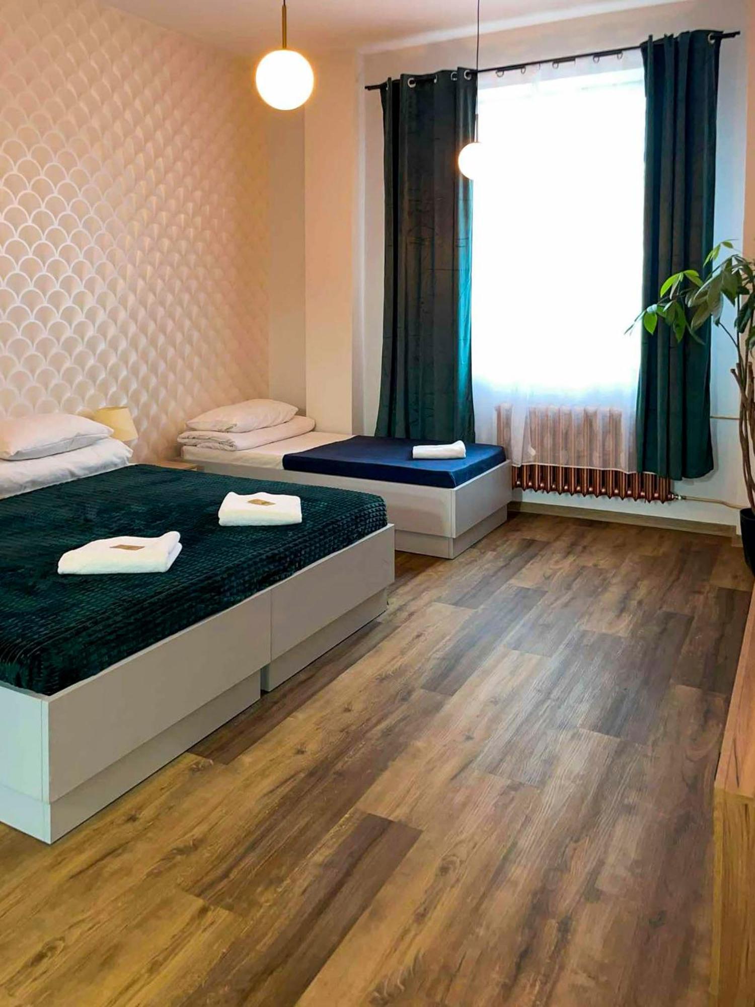 Auberge de jeunesse Sami Swoi Kutno Extérieur photo